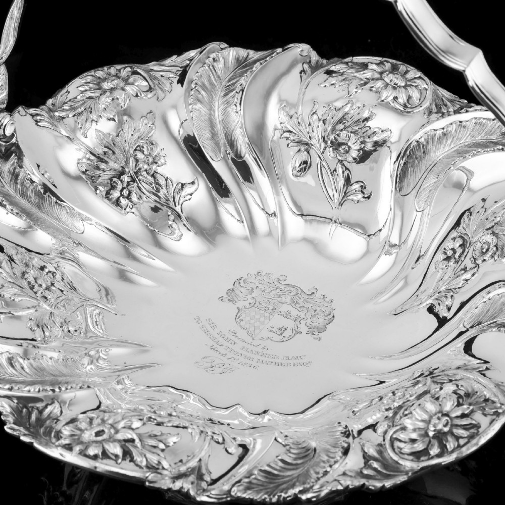 A Georgian Solid Silver Basket with Floral Motifs (1kg+) - Joseph & John Angell 1835 View IX