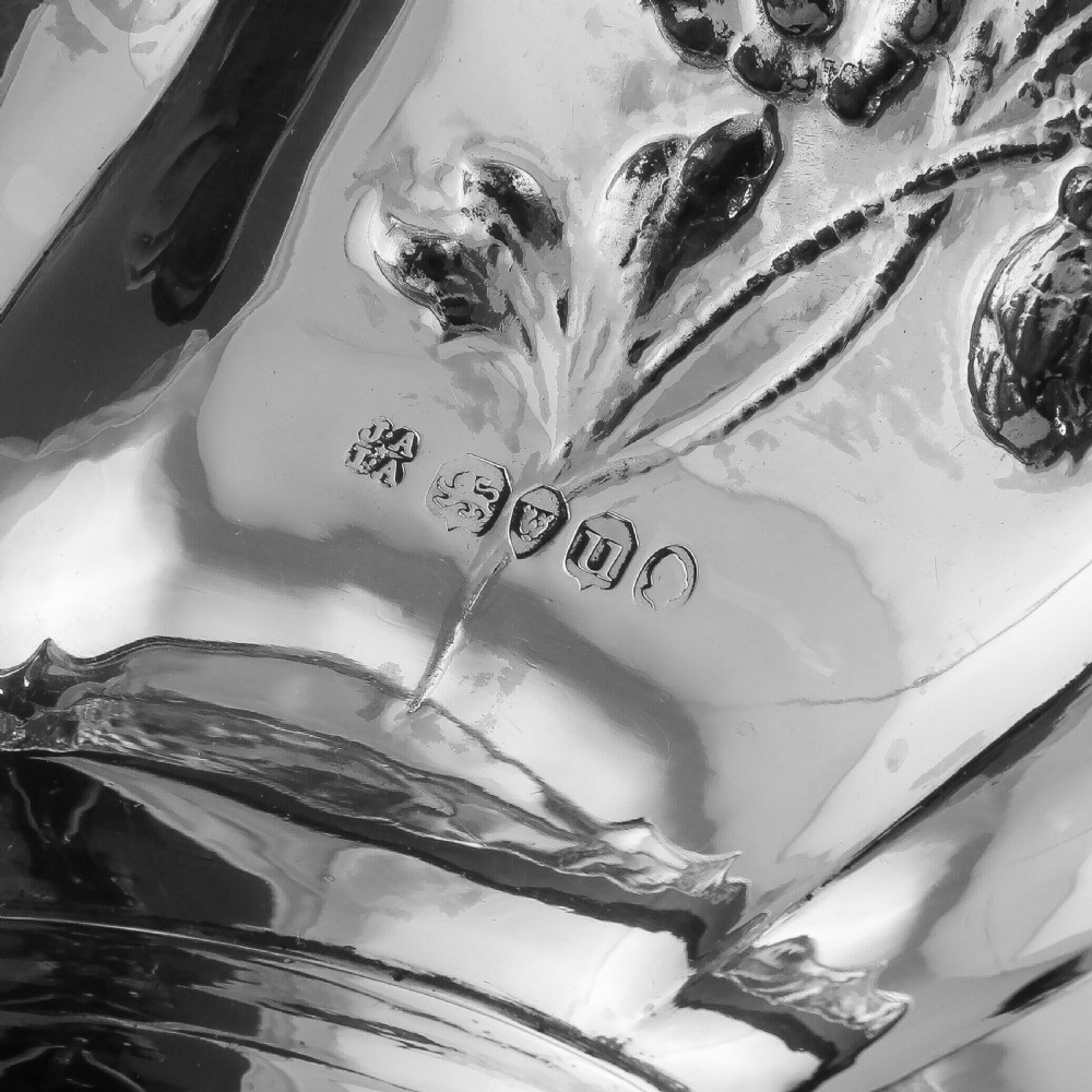 A Georgian Solid Silver Basket with Floral Motifs (1kg+) - Joseph & John Angell 1835 View XI