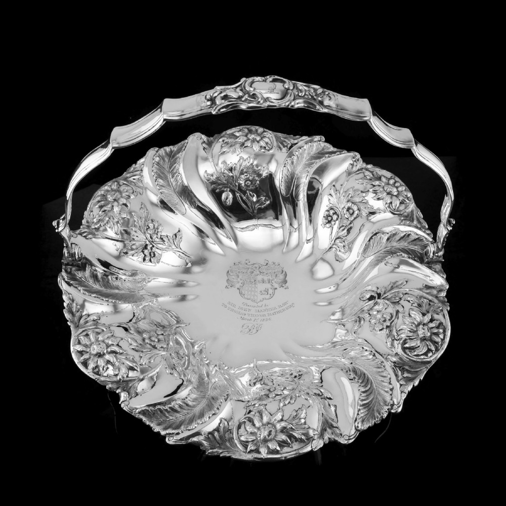 A Georgian Solid Silver Basket with Floral Motifs (1kg+) - Joseph & John Angell 1835 View XVII