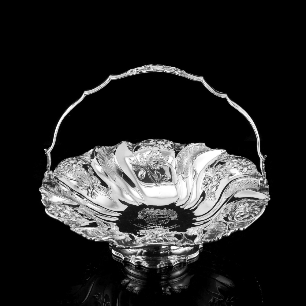 A Georgian Solid Silver Basket with Floral Motifs (1kg+) - Joseph & John Angell 1835 View XVIII