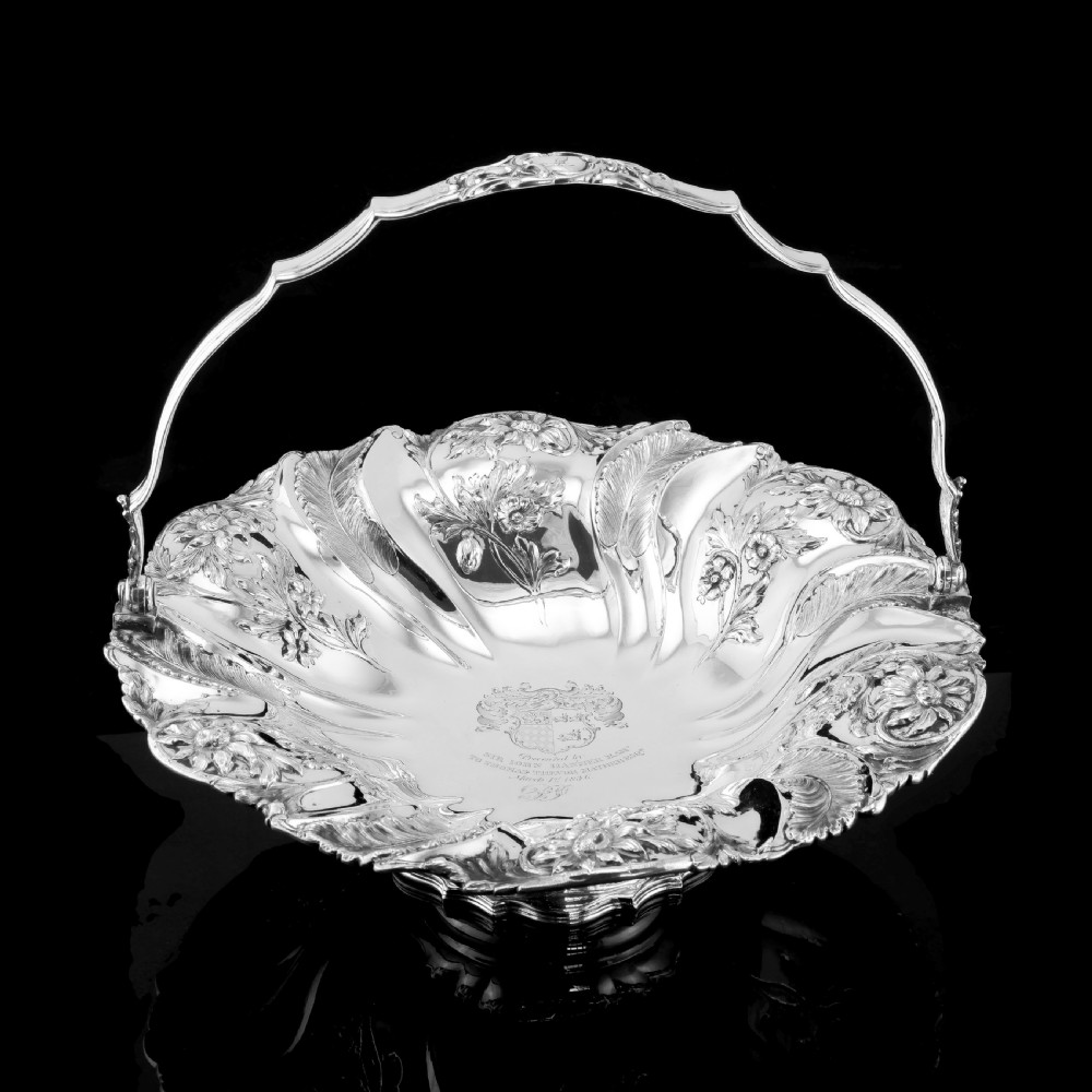 A Georgian Solid Silver Basket with Floral Motifs (1kg+) - Joseph & John Angell 1835 View XIX