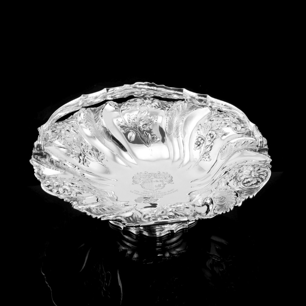 A Georgian Solid Silver Basket with Floral Motifs (1kg+) - Joseph & John Angell 1835 View XX