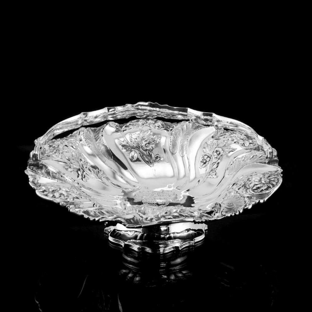 A Georgian Solid Silver Basket with Floral Motifs (1kg+) - Joseph & John Angell 1835 View XXI