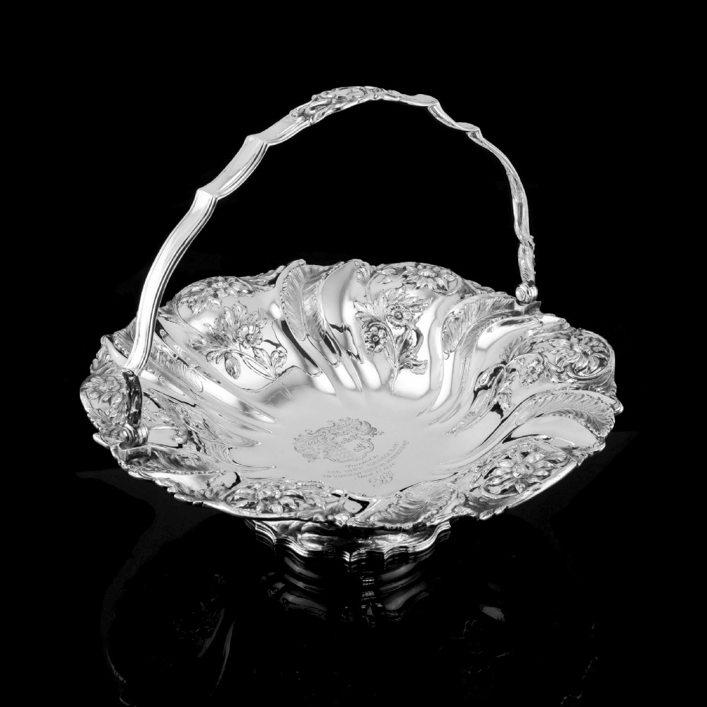 A Georgian Solid Silver Basket with Floral Motifs (1kg+) - Joseph & John Angell 1835 View XXII