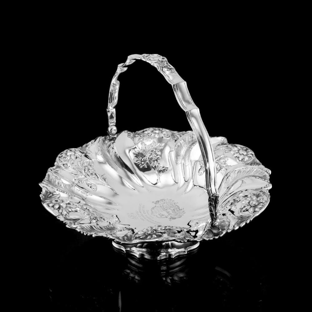 A Georgian Solid Silver Basket with Floral Motifs (1kg+) - Joseph & John Angell 1835 View XXIII