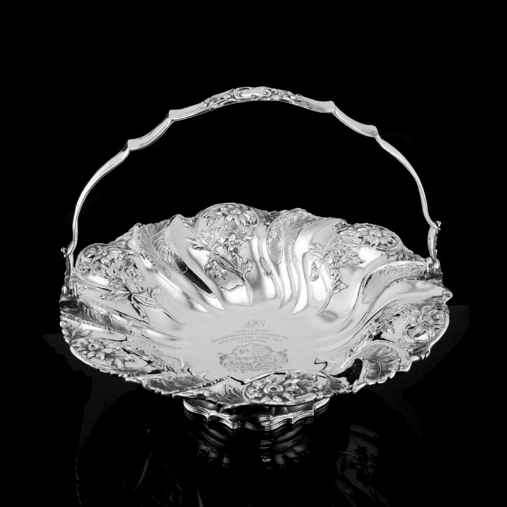 A Georgian Solid Silver Basket with Floral Motifs (1kg+) - Joseph & John Angell 1835 View XXIV