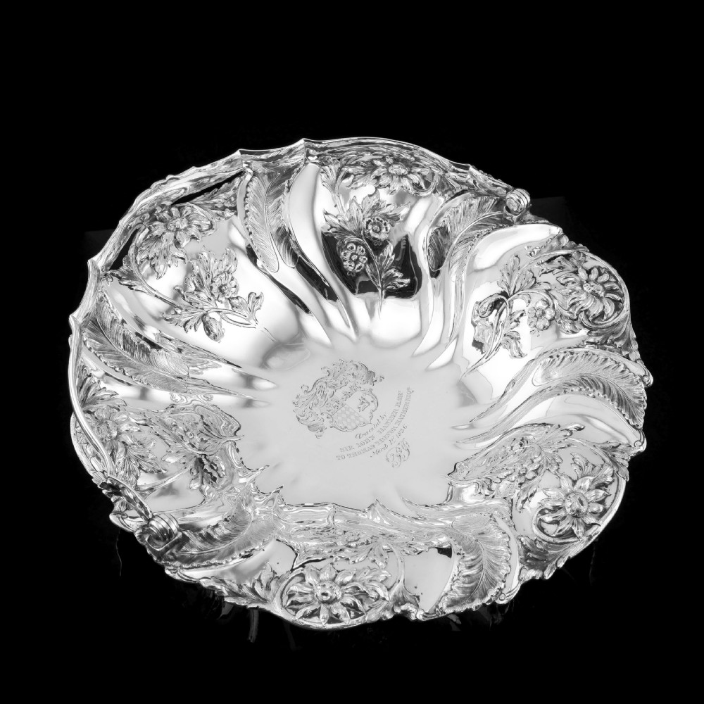 A Georgian Solid Silver Basket with Floral Motifs (1kg+) - Joseph & John Angell 1835 View XXV
