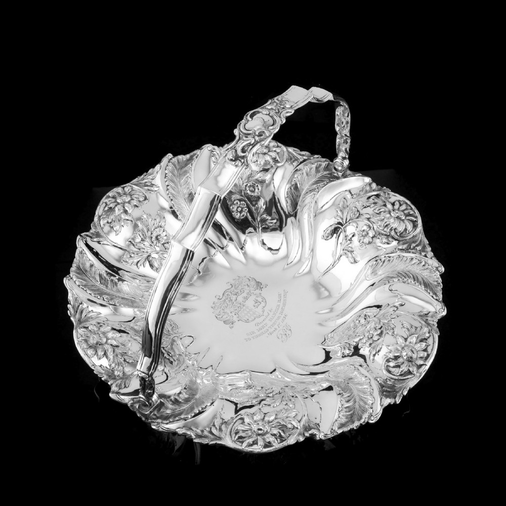 A Georgian Solid Silver Basket with Floral Motifs (1kg+) - Joseph & John Angell 1835 View XXVI