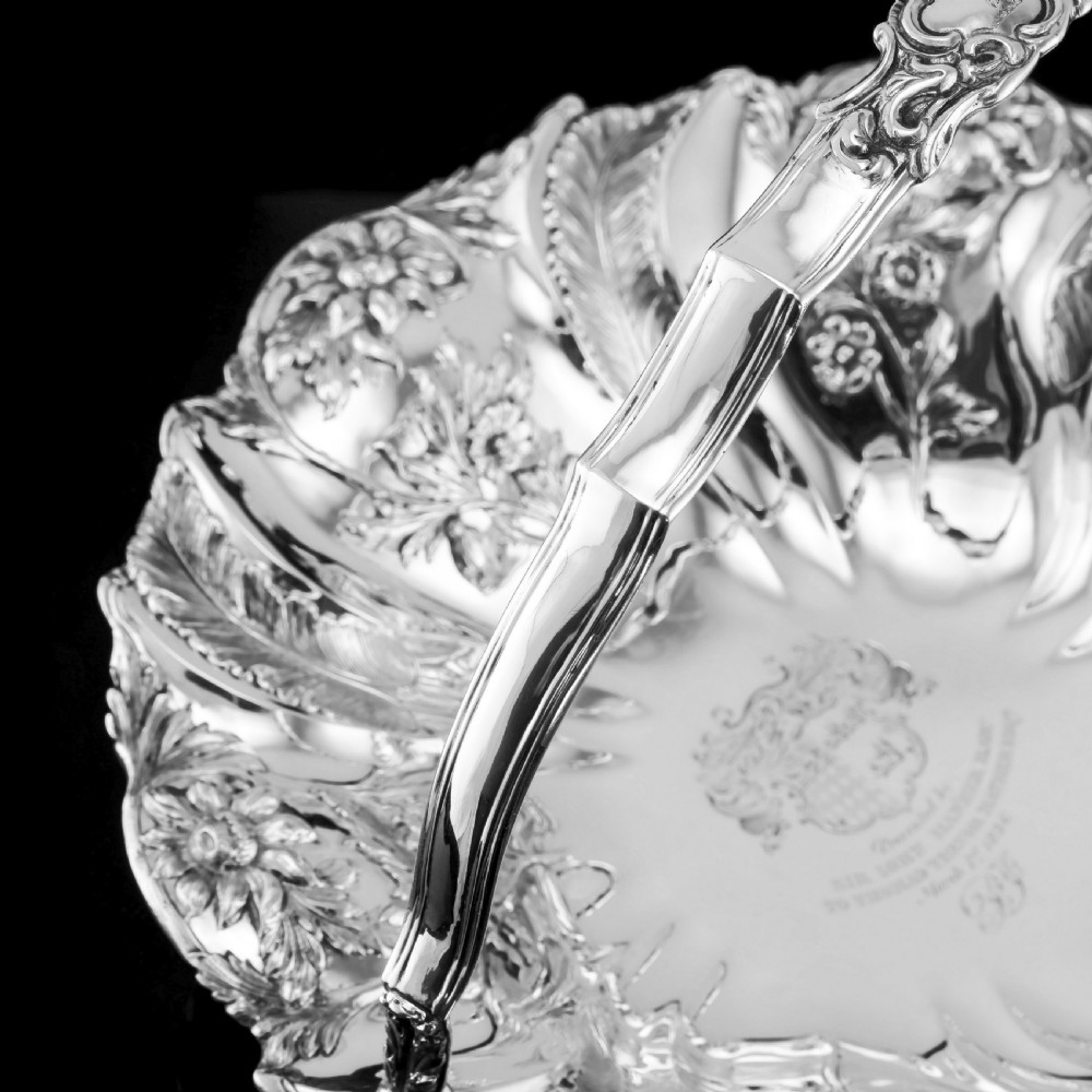 A Georgian Solid Silver Basket with Floral Motifs (1kg+) - Joseph & John Angell 1835 View XXVII