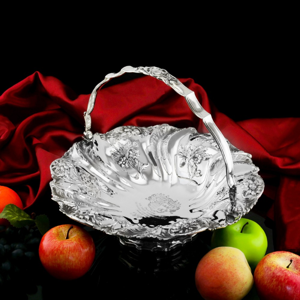 A Georgian Solid Silver Basket with Floral Motifs (1kg+) - Joseph & John Angell 1835 View XXX