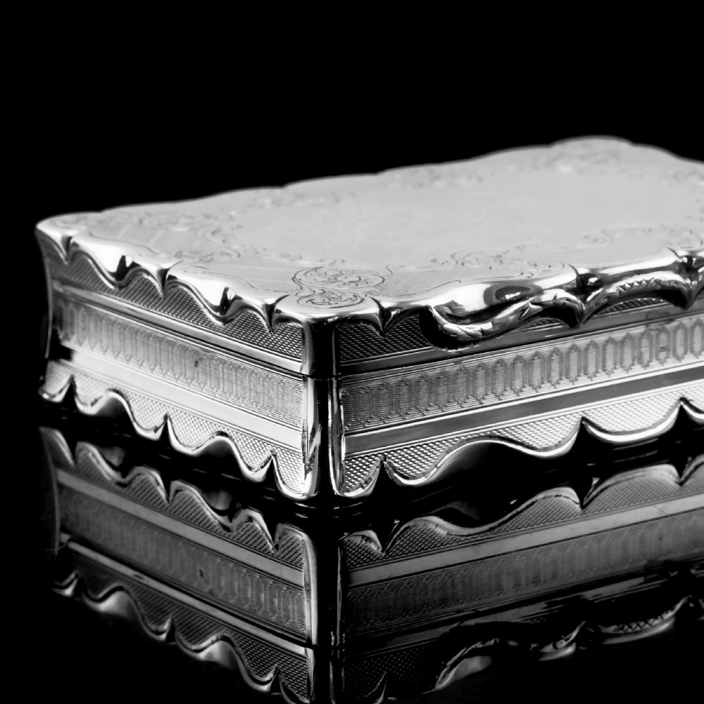 Antique Solid Silver Large Table Snuff Box with Magnificent Engravings - Edward Smith 1850 View IX