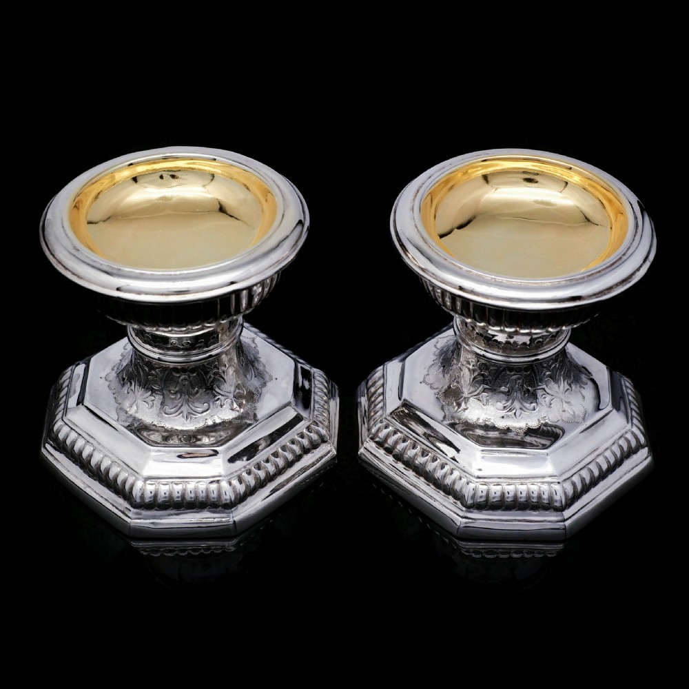 A Unique Antique Pair of Solid Silver Salt Cellars, Pedestal Design - Daniel & John Wellby 1886