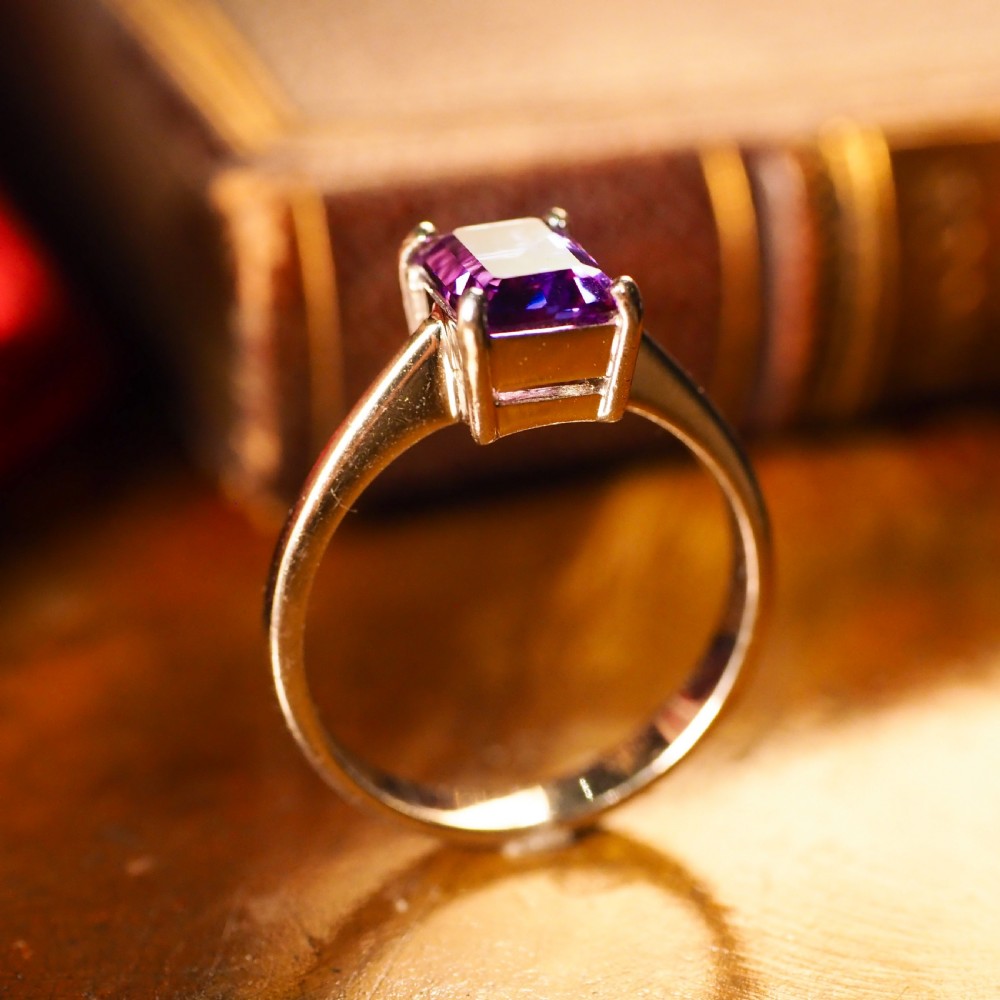An 18K White Gold 'Emerald Cut' Amethyst Ring View X