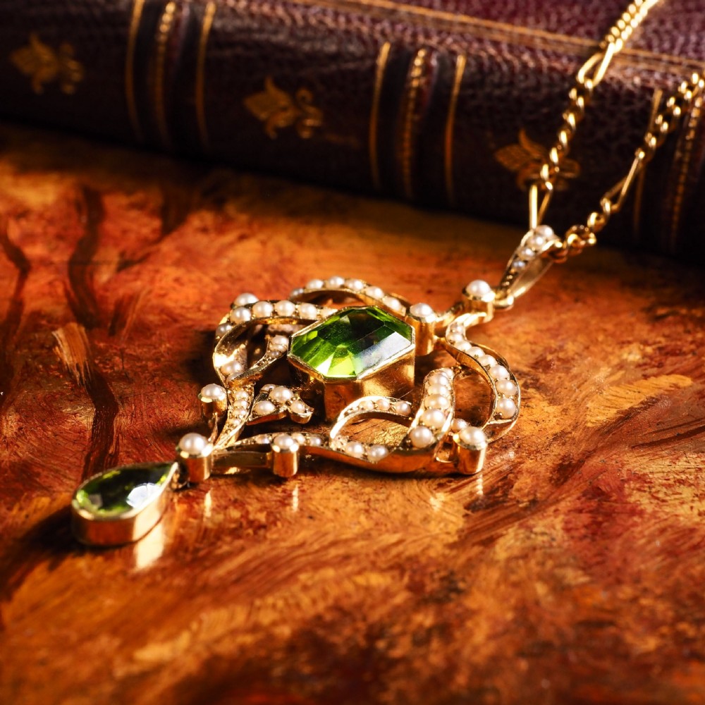 A Beautiful Antique Edwardian 9K Gold Peridot & Seeded Pearl Necklace - c.1900 View II
