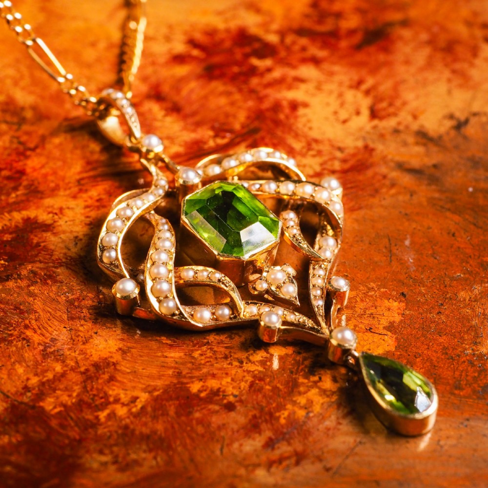 A Beautiful Antique Edwardian 9K Gold Peridot & Seeded Pearl Necklace - c.1900 View VII