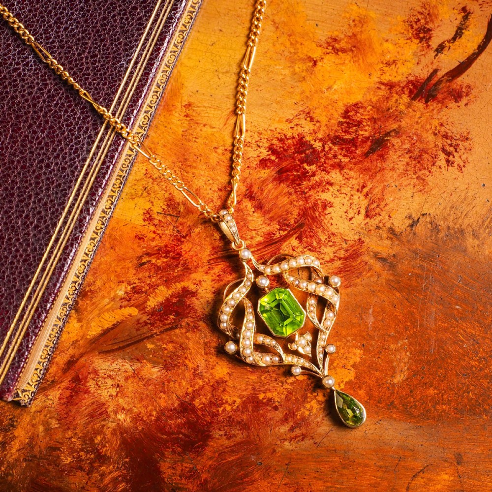 A Beautiful Antique Edwardian 9K Gold Peridot & Seeded Pearl Necklace - c.1900 View VIII