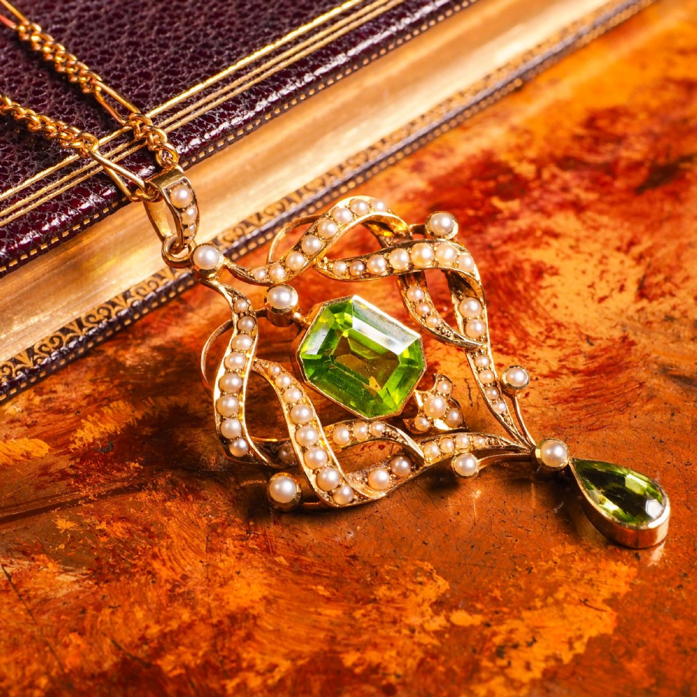 A Beautiful Antique Edwardian 9K Gold Peridot & Seeded Pearl Necklace - c.1900 View IX