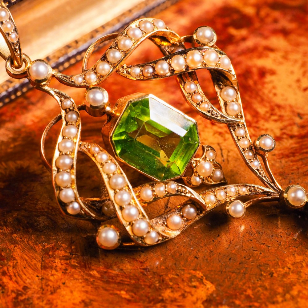 A Beautiful Antique Edwardian 9K Gold Peridot & Seeded Pearl Necklace - c.1900 View X