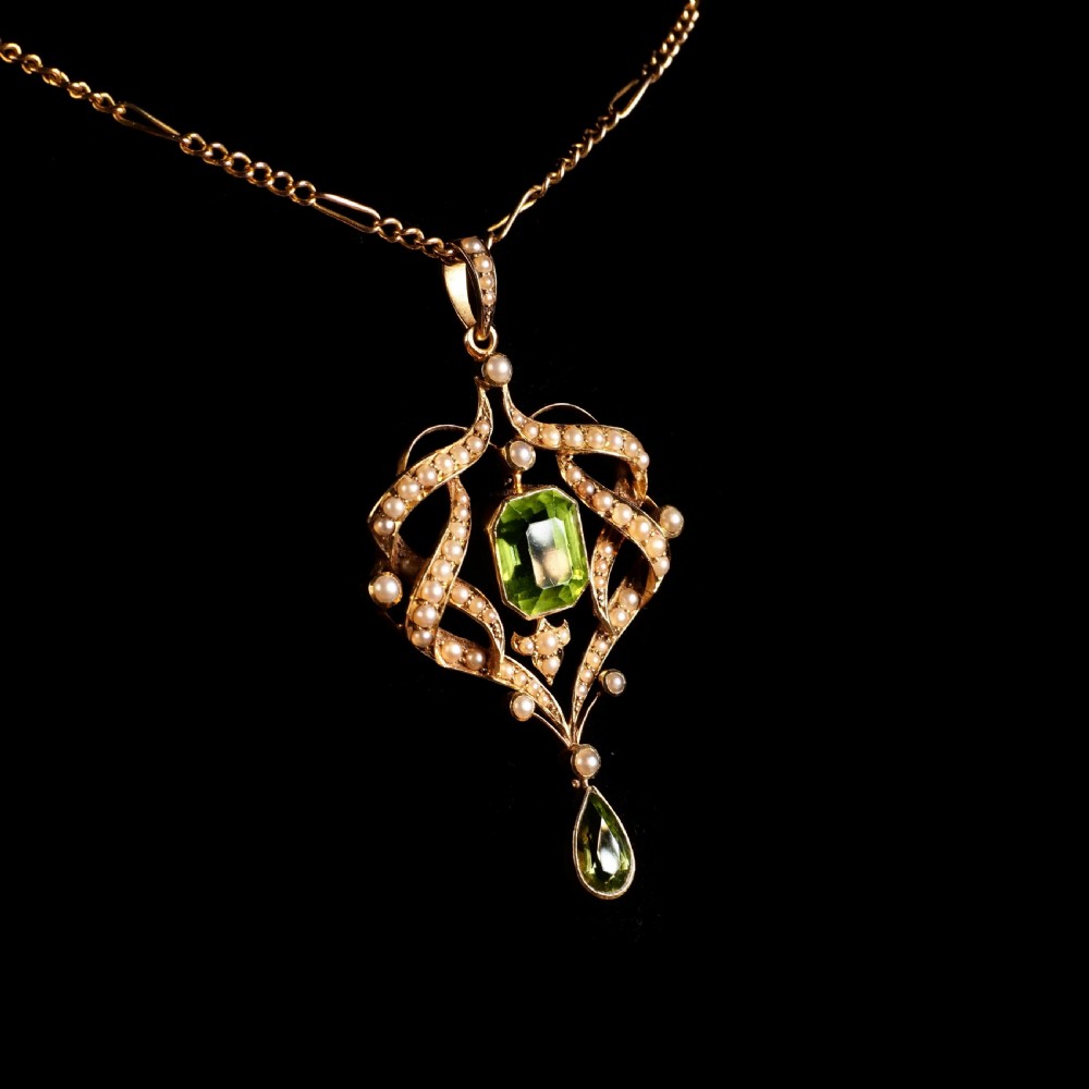 A Beautiful Antique Edwardian 9K Gold Peridot & Seeded Pearl Necklace - c.1900 View XII