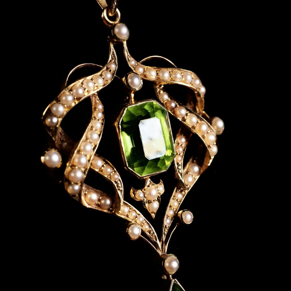 A Beautiful Antique Edwardian 9K Gold Peridot & Seeded Pearl Necklace - c.1900 View XIII