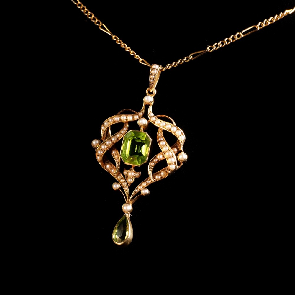 A Beautiful Antique Edwardian 9K Gold Peridot & Seeded Pearl Necklace - c.1900 View XIV