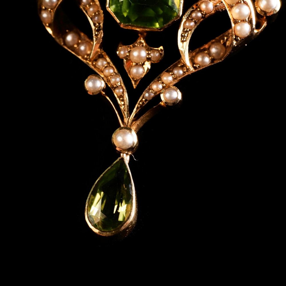 A Beautiful Antique Edwardian 9K Gold Peridot & Seeded Pearl Necklace - c.1900 View XV