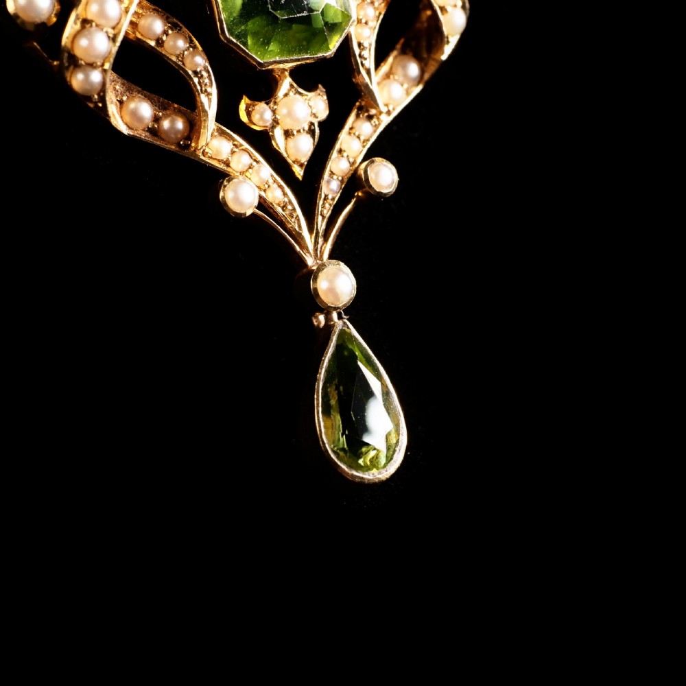 A Beautiful Antique Edwardian 9K Gold Peridot & Seeded Pearl Necklace - c.1900 View XVI