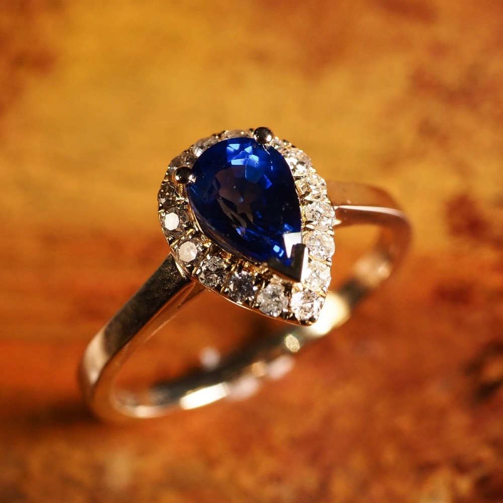 A Stunning 14K Gold Sapphire & Diamond Cluster Ring 1.06 Carat View X