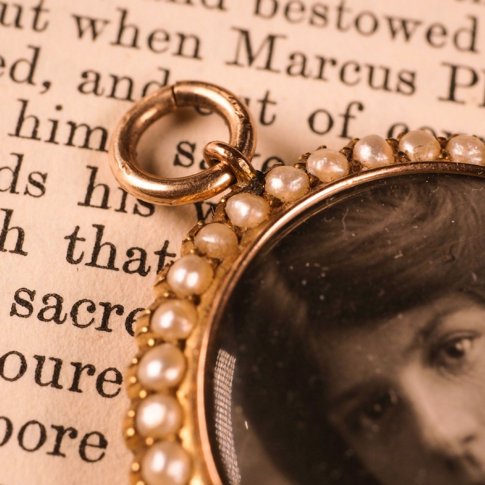 Antique Victorian 15K Gold Photo Locket Pendant with Cluster Seed Pearl Border - c.1890s View VIII