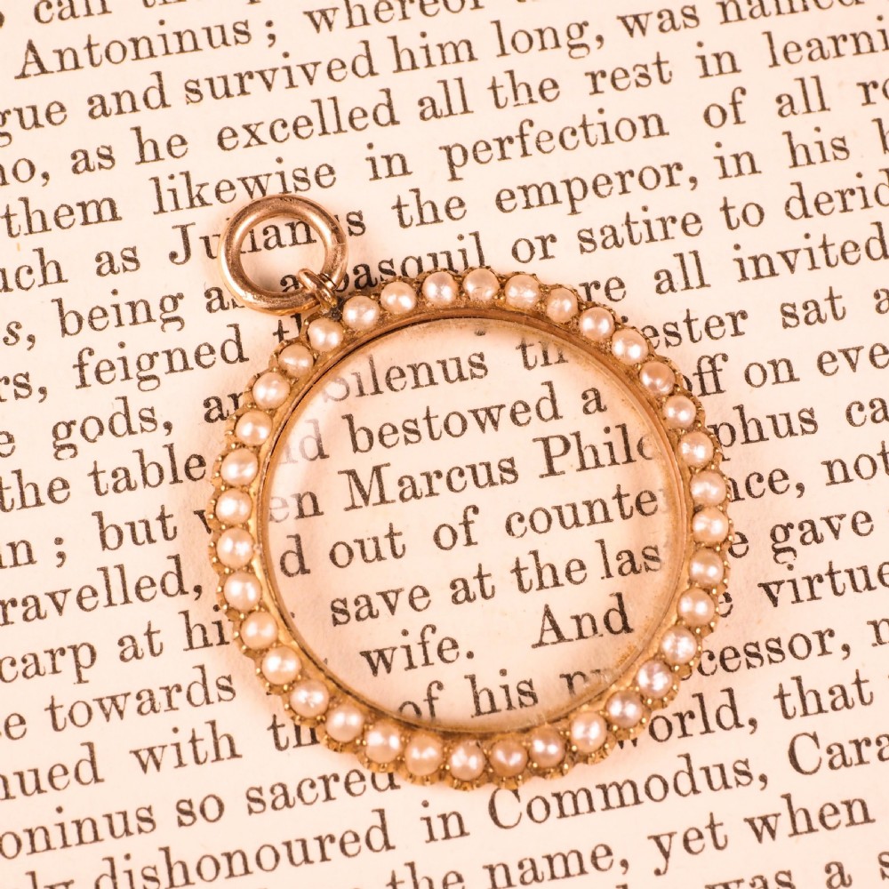 Antique Victorian 15K Gold Photo Locket Pendant with Cluster Seed Pearl Border - c.1890s View XI