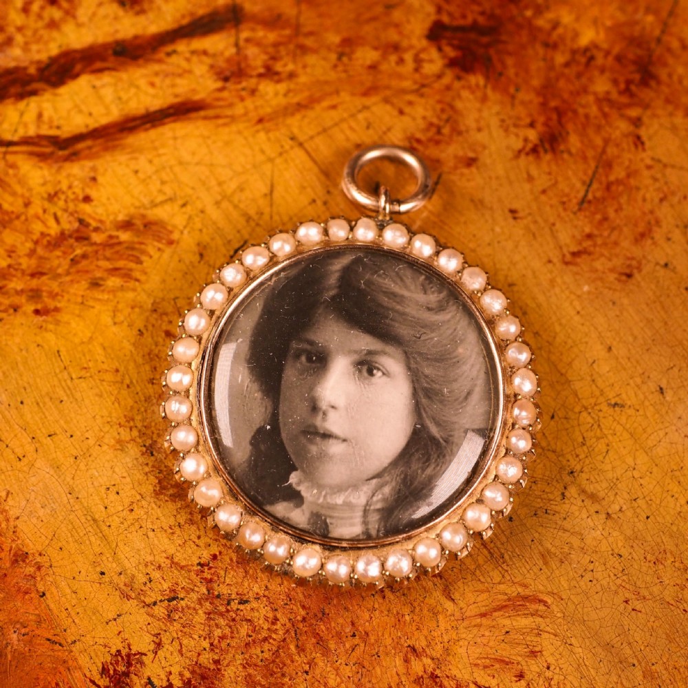 Antique Victorian 15K Gold Photo Locket Pendant with Cluster Seed Pearl Border - c.1890s View XV