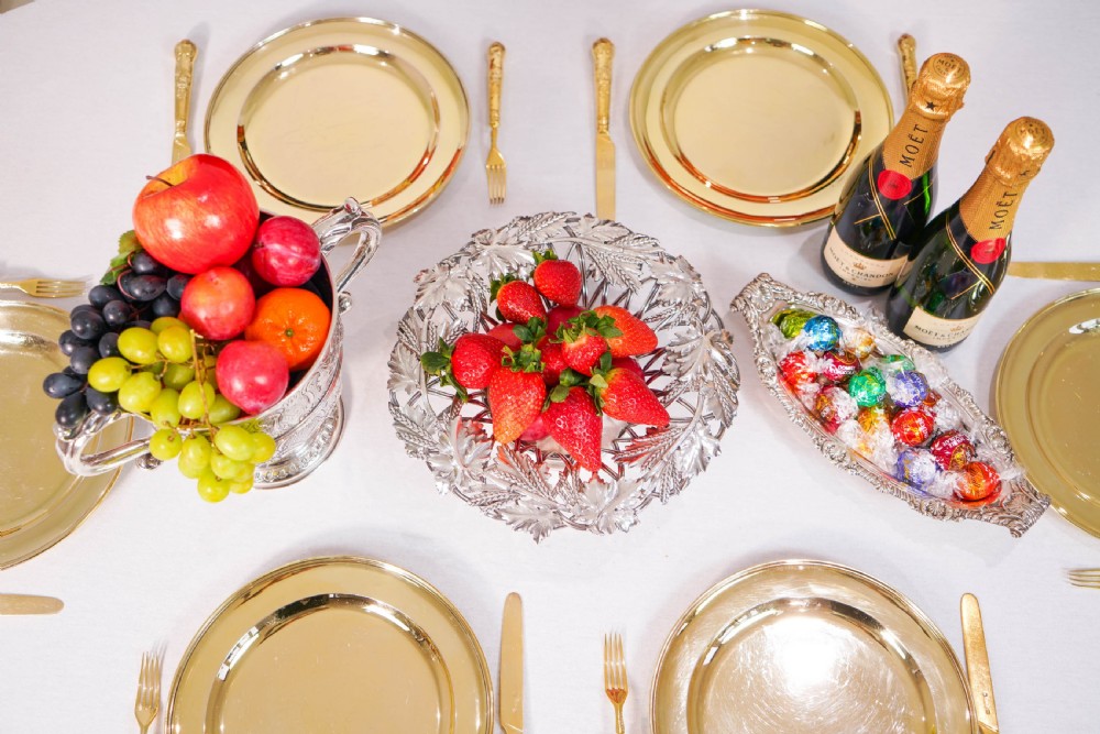 A Magnificent Set of 12 Georgian Solid Silver Gilt Dishes - 1780-1811 View XXV