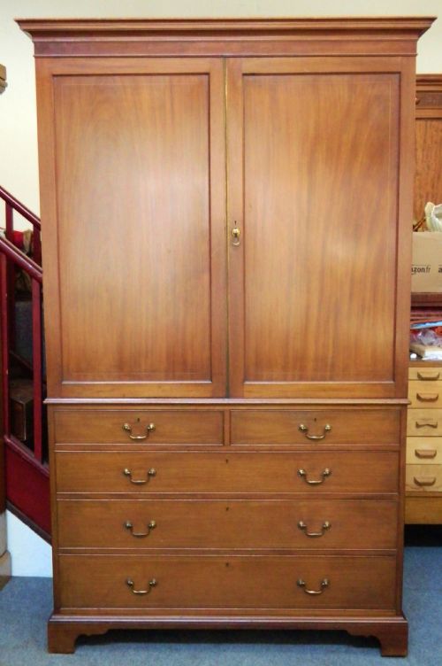 Mahogany Linen Press