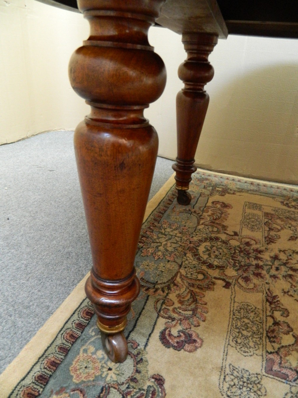 Mahogany extending dining table View IV