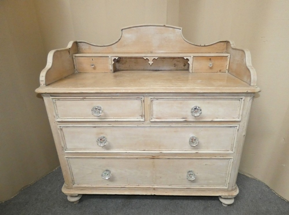 Pine chest of drawers / dressing chest