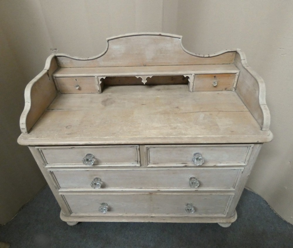 Pine chest of drawers / dressing chest View III