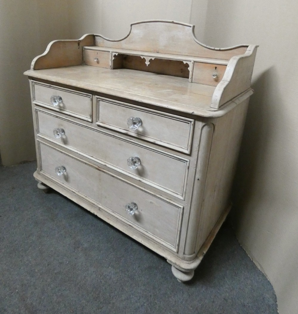 Pine chest of drawers / dressing chest View V
