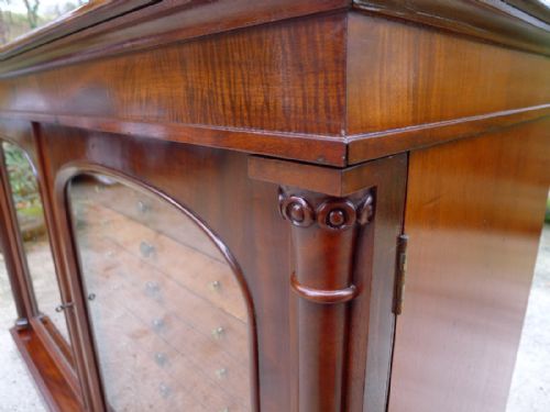 fig 3. A VERY FINE VICTORIAN MAHOGANY COLLECTORS CABINET. THE PROPERTY OF THE LATE J.C.DALE. CIRCA 1870.