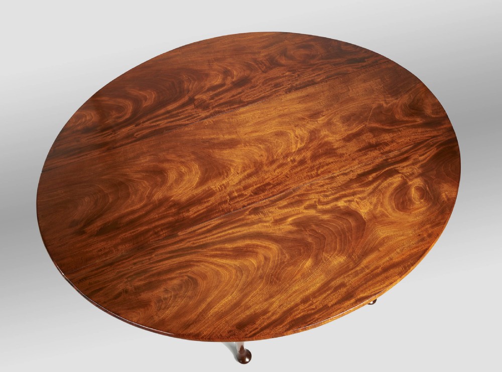 Exceptional mid-eighteenth century oval drop-leaf dining-table of unusually large size View III