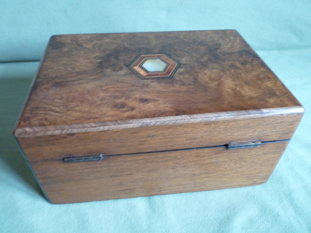 An open Victorian burr walnut jewellery box with a green silk lining, partitioned tray, and mother-of-pearl escutcheon. View VIII