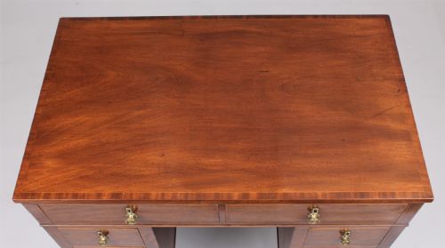 LATE 18TH CENTURY SHERATON PERIOD MAHOGANY KNEEHOLE DRESSING TABLE - ADDITIONAL PHOTO 4