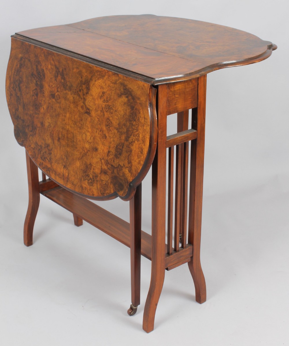 Fine Edwardian walnut Sutherland table View II