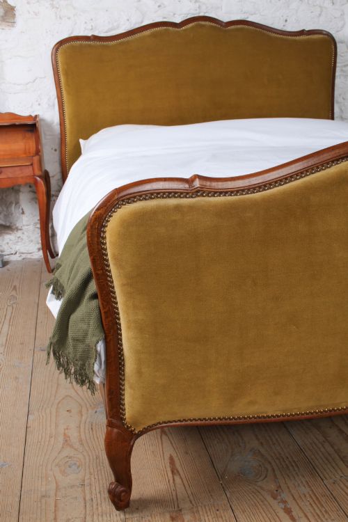 ATTRACTIVELY SHAPED SIMPLE WOOD FRAMED FRENCH UPHOLSTERED DOUBLE BED - ADDITIONAL PHOTO 5