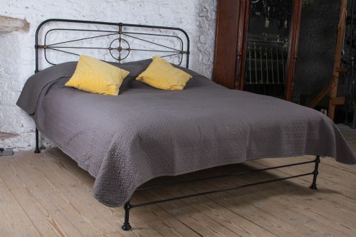 RARE ALL IRON WINFIELD IN BLACK WITH MAKERS MARK SUPER KING BED