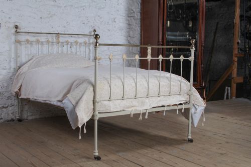 Three Quarter Queen Size Classic Victorian Bed