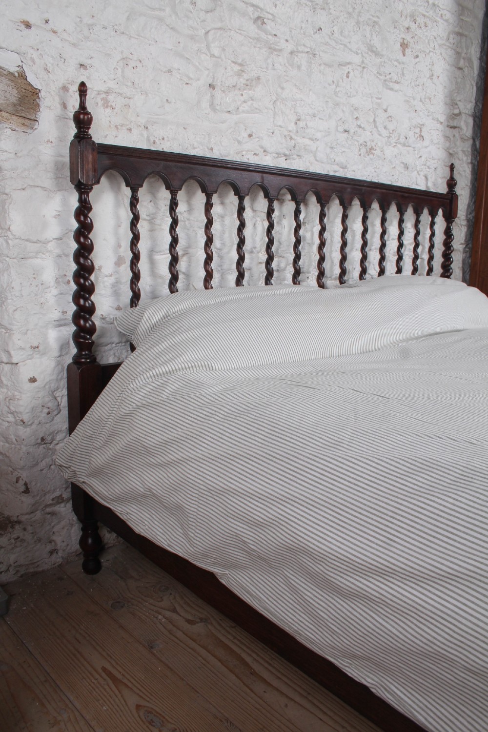 Exquisite Mahogany and Oak, Barley Twist No End Super-King Bed View VII