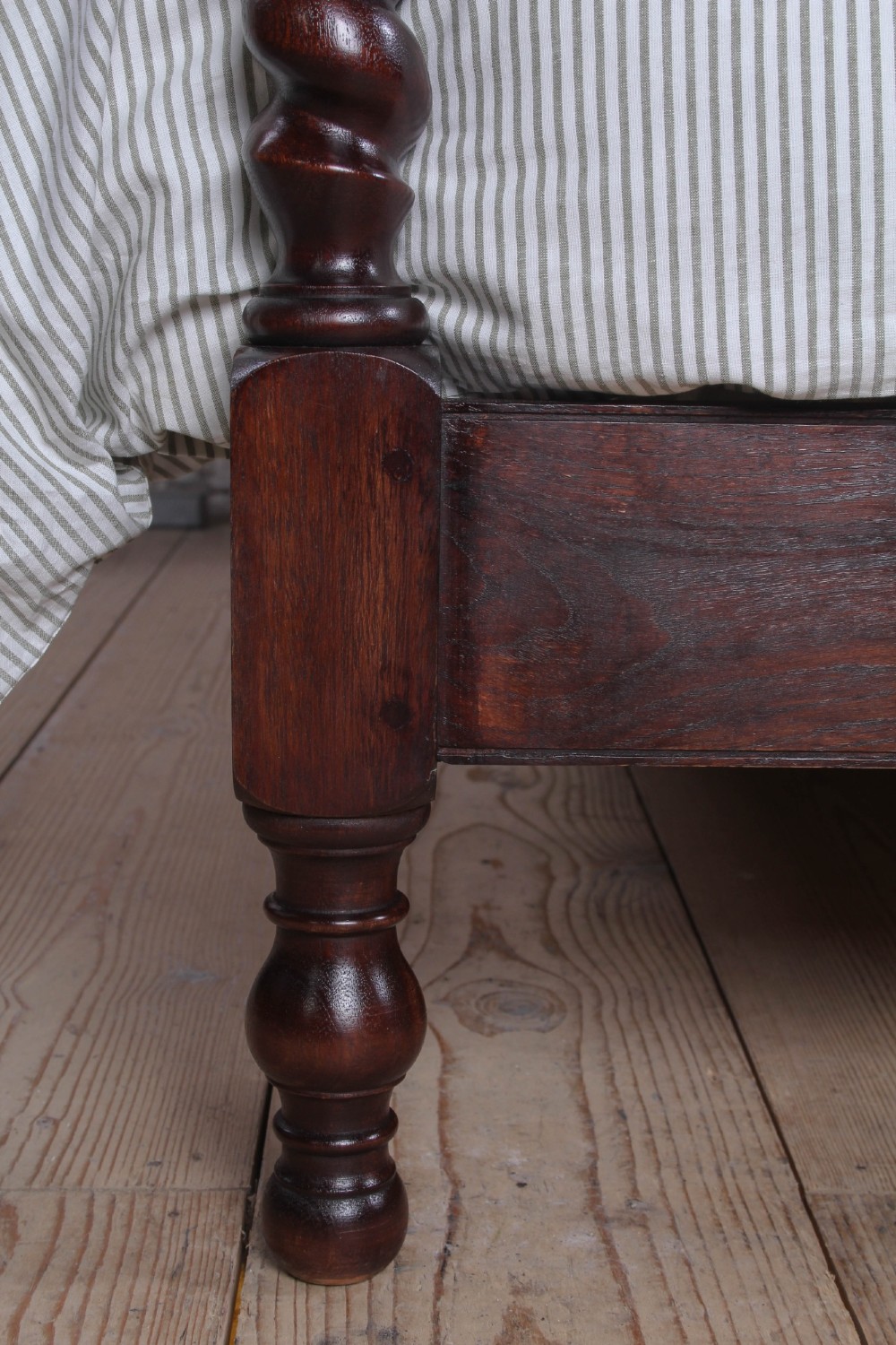 Exquisite Mahogany and Oak, Barley Twist No End Super-King Bed View IX