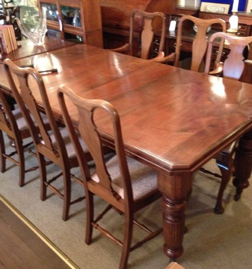 Antique Victorian Solid Walnut Eight Seater Wind Out Dining Table in Excellent Condition.