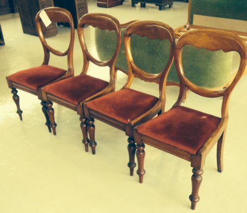 Antique Set of of Four Mahogany Victorian Balloon Back Dining Chairs