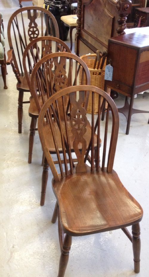 Set of 4 Elm Seated Kitchen Windsor Chairs Including One Carver Chair